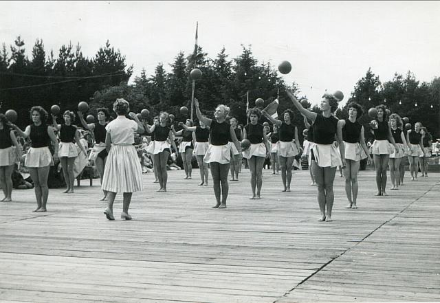Gymnastikopvisning i Høve - 1960 (B13492)