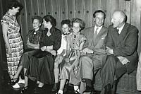Familien Jessen til deres første sommerbal -1954 (B13557)
