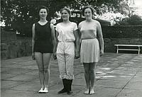 3 forskellige gymnastikdragter - 1956 (B13202)